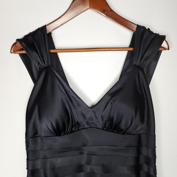 NIKI by Niki Livas V-Neckline Mini Layered Cocktail Dress Sz 12 Black - Picture 4 of 8